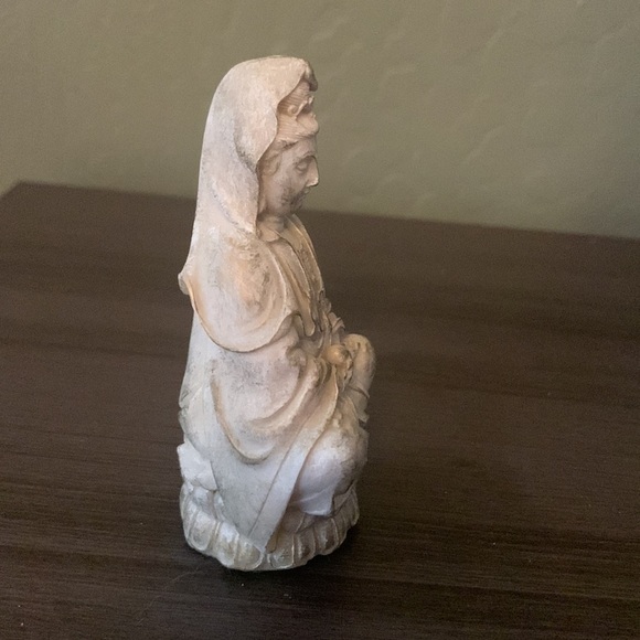 Quan Yin Statuette - Goddess of Mercy and Compassion - Picture 4 of 5